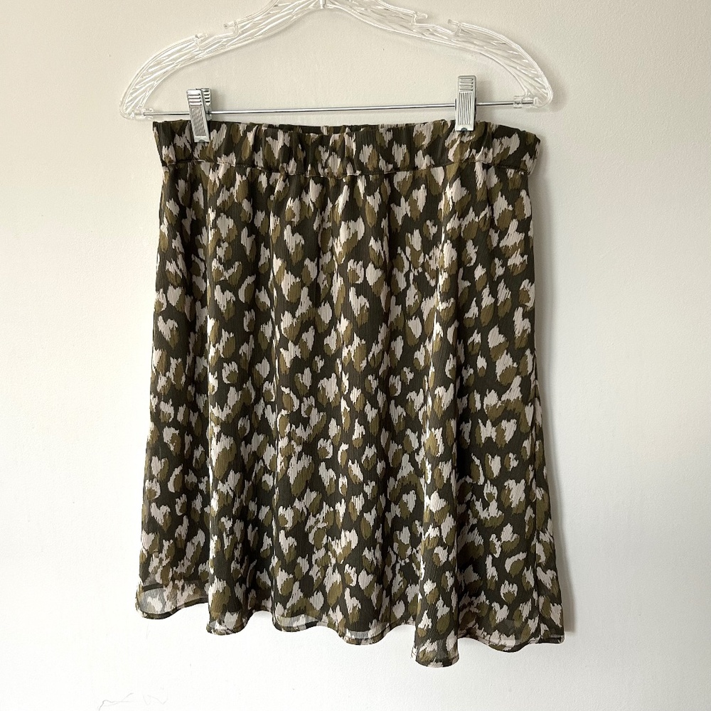 Banana Republic Skirt Medium Flowy, Lined